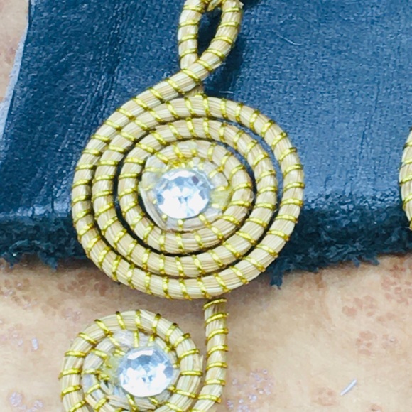 Golden grass earrings - Picture 3 of 4